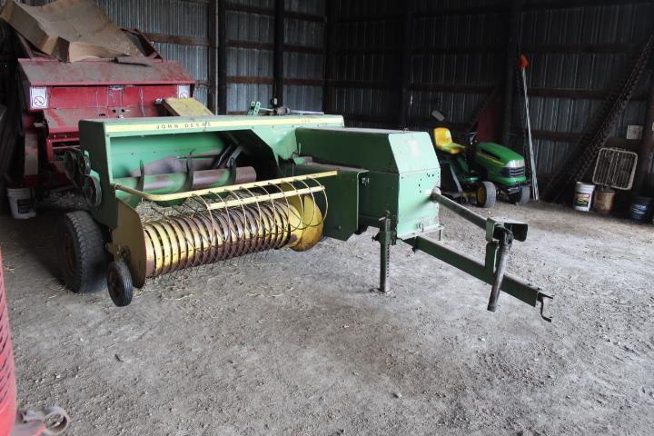 JD 336 Square Baler - Shedded