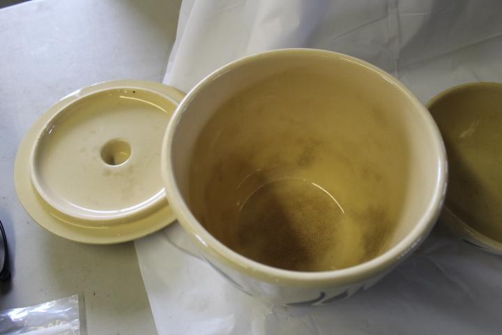 Watt 7 In. w/ Lid, Watt 6 1/2 In., 7 In., & 8 In. Bowls (Same Pattern)