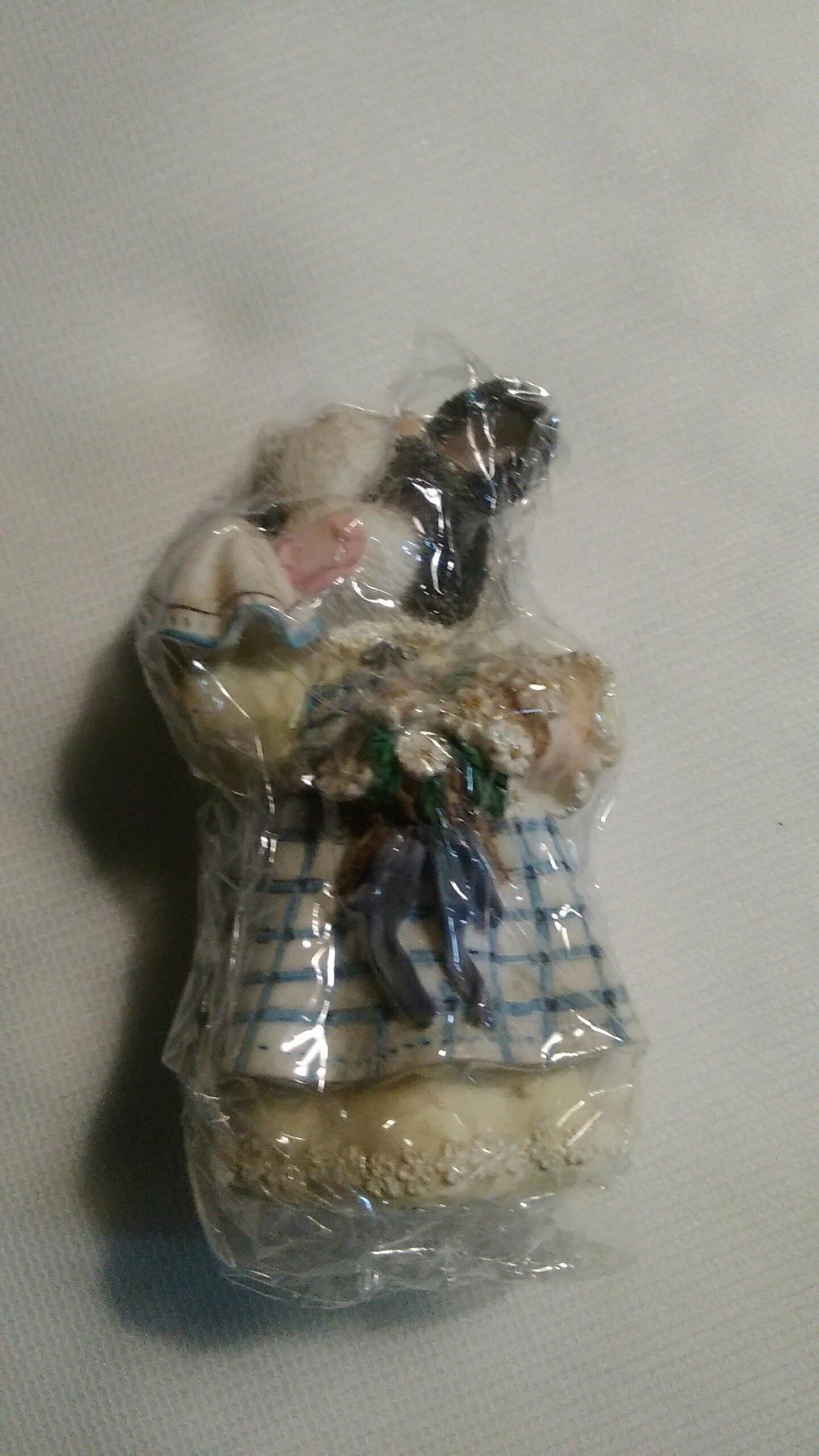 Vintage Mary Moo Moo Milkmaid of Honor figurine