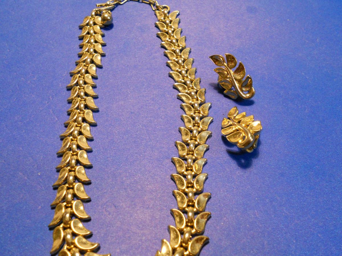 Vintage Trifari Necklace and Earring Set