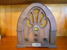 Vintage Philco-Ford Radio