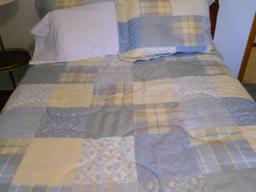 Vintage Full Size Quilt and Pillows