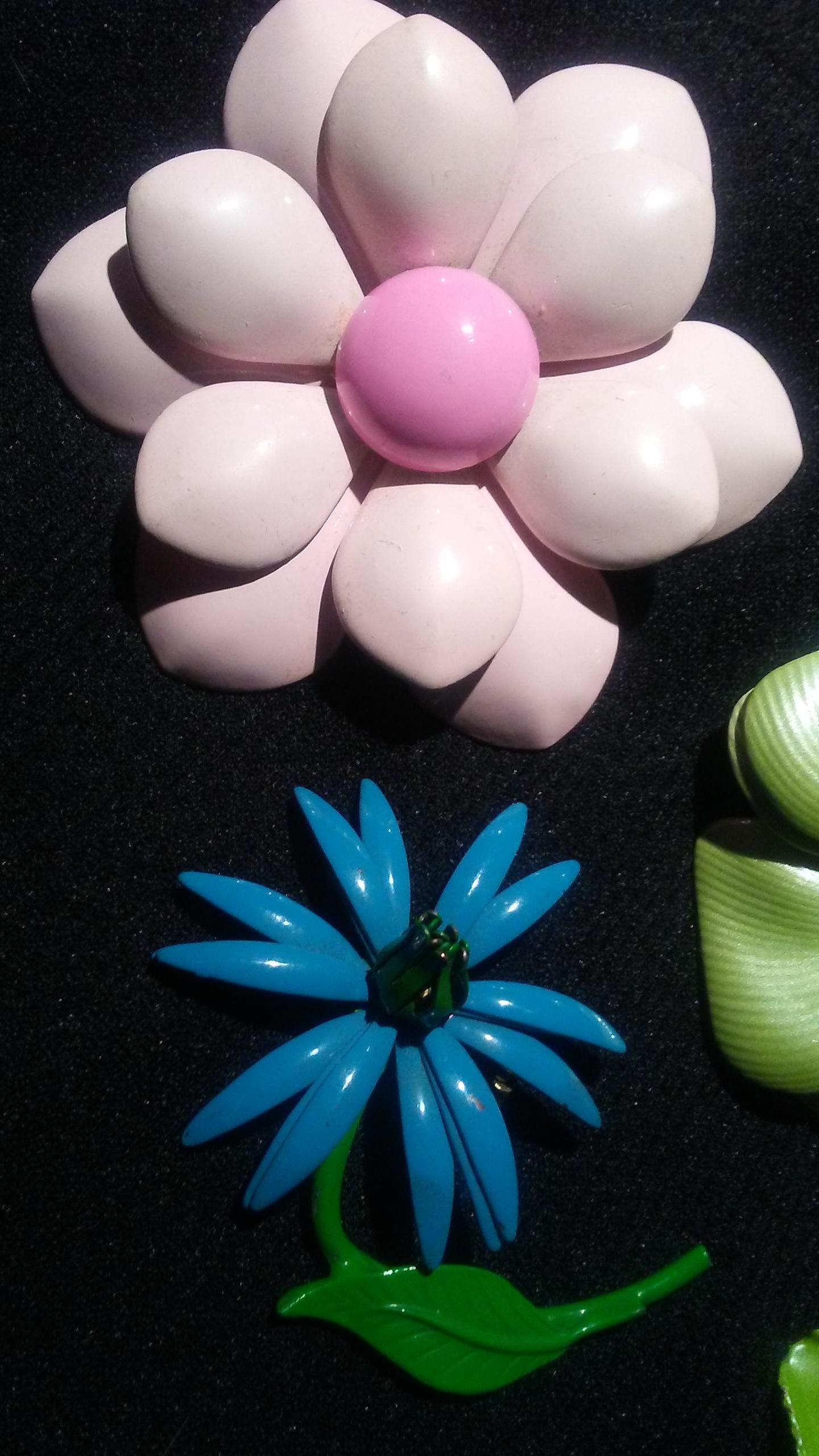 4 Metal Flower Brooches