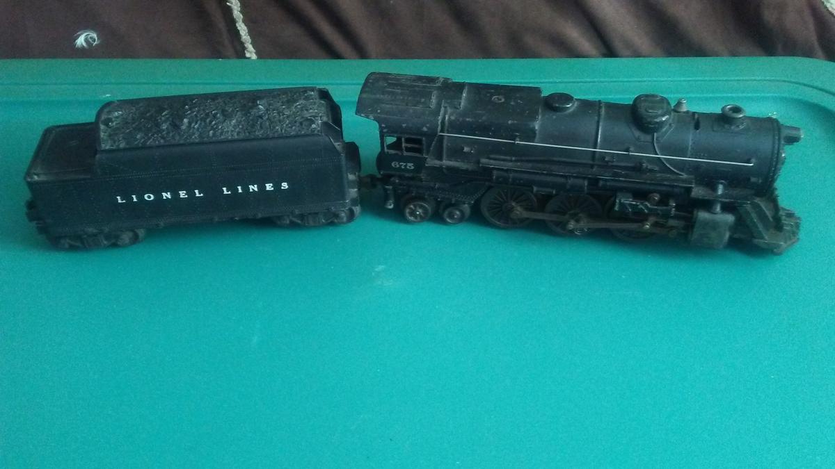 Lionel Post War 675 Steam Engine with Coal Car