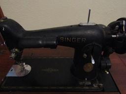 Singer Electric Sewing Machine with Stand/Cabinet