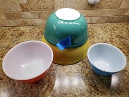 Set of 4 Colored Pyrex Bowl