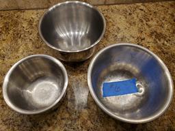 Set of 3 Vollrath Stainless Steel Bowls