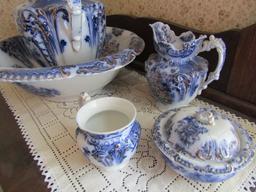 Wood and Son England, Flo-Blue Wash Basin Set