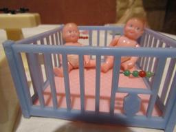 Renwal Bathroom and Playpen with 2 Dolls Furniture