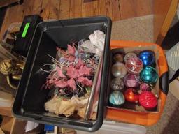 Vintage Christmas Center Piece and Bulbs with Tub