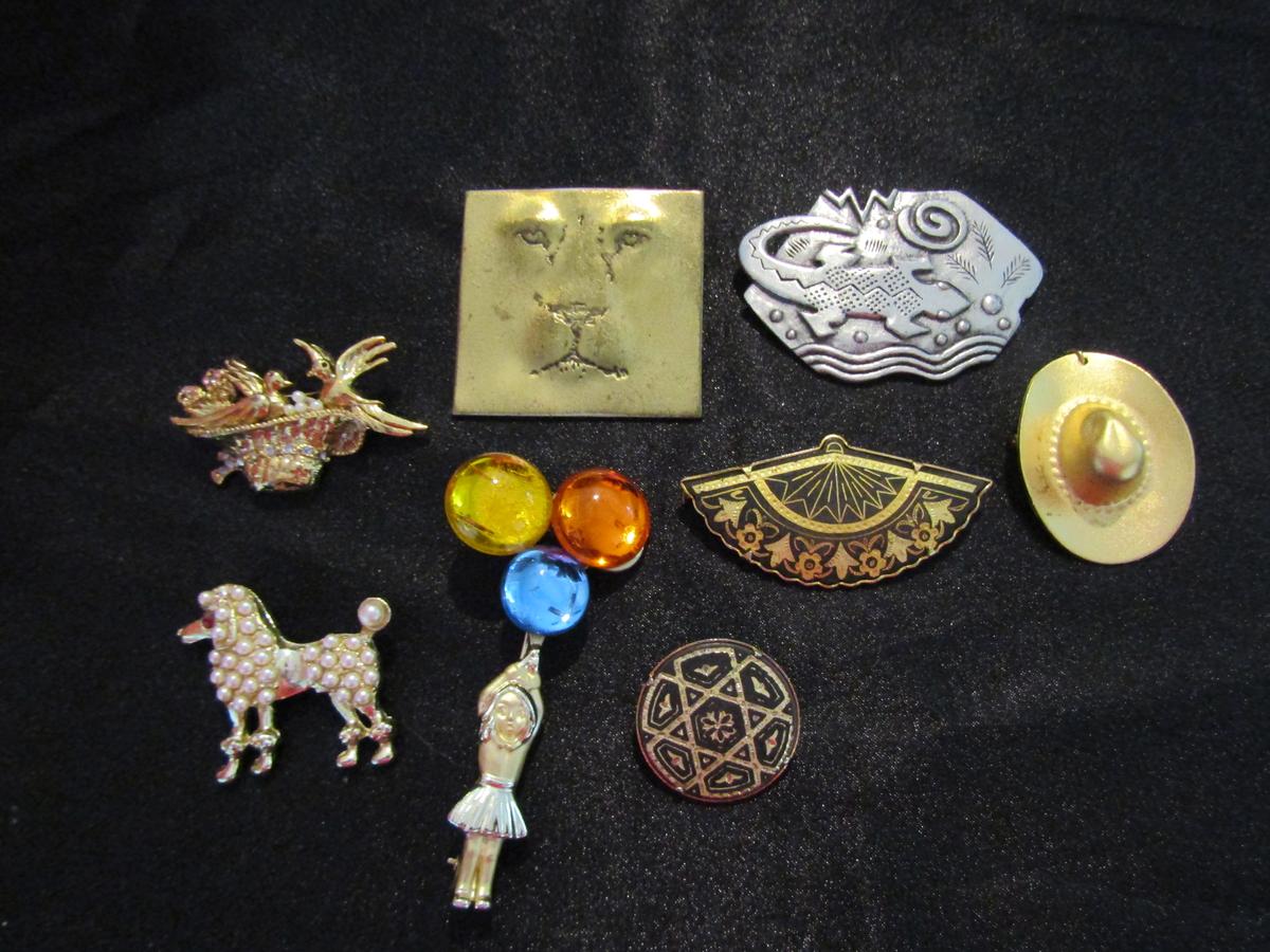 Lot of Brooches, Variety, JJ