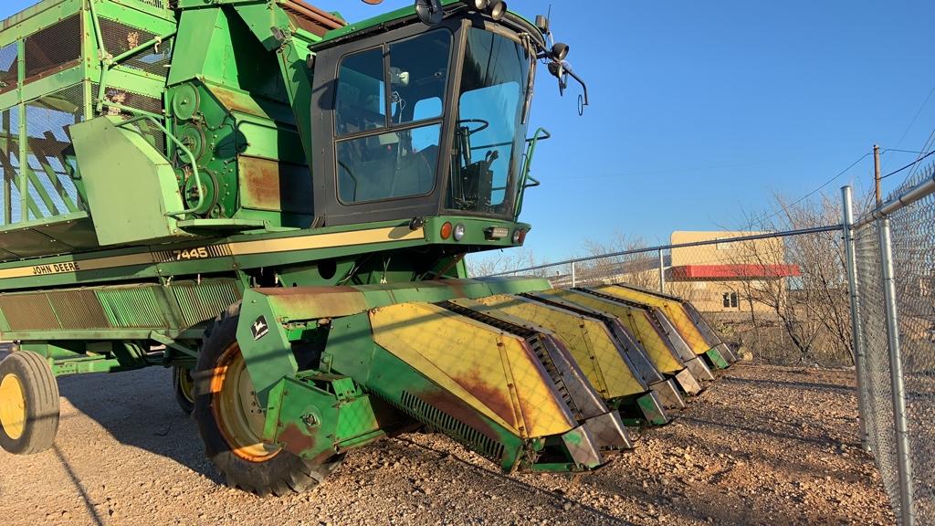 1991 Jd 7445 4-ROW Cotton Stripper