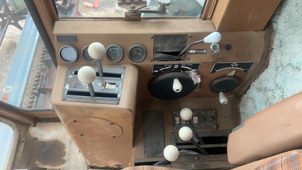 1982 Gleaner F2 Combine and header