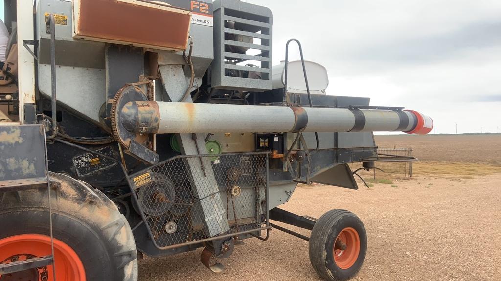 1982 Gleaner F2 Combine and header