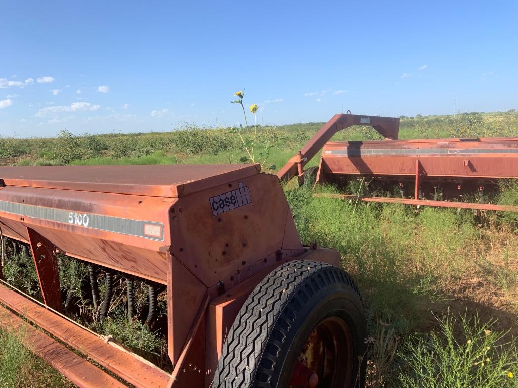 Case 5100 Swing out double grain drill