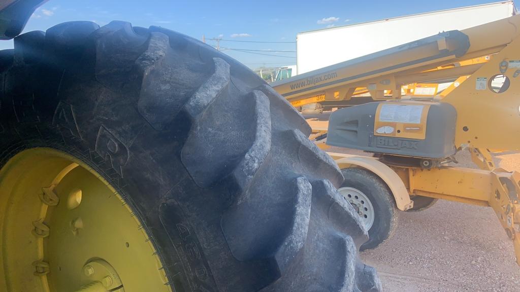 1980 JD 4240 Tractor with loader