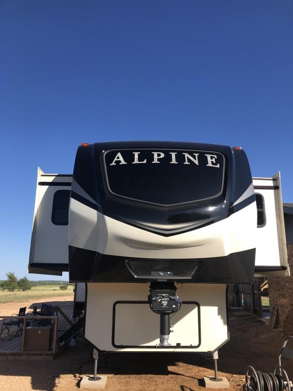 2020 Alpine 42' Fifth Wheel Travel trailer