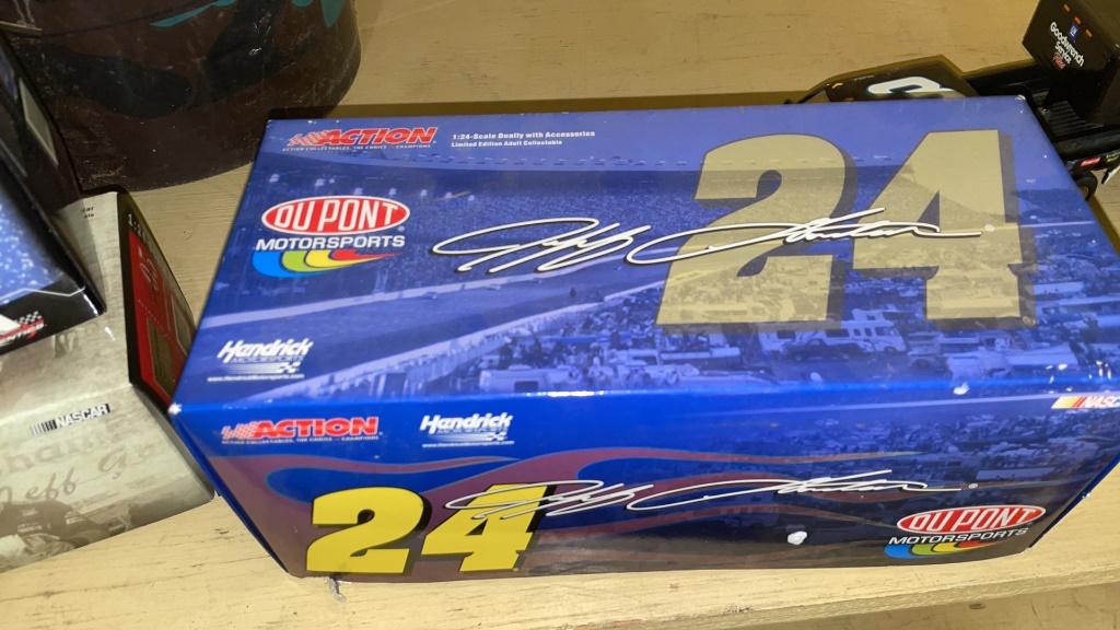 Jeff Gordon #24 DuPont Dually Tailgate set.