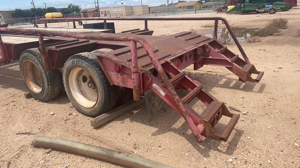 Dove tail equipment trailer