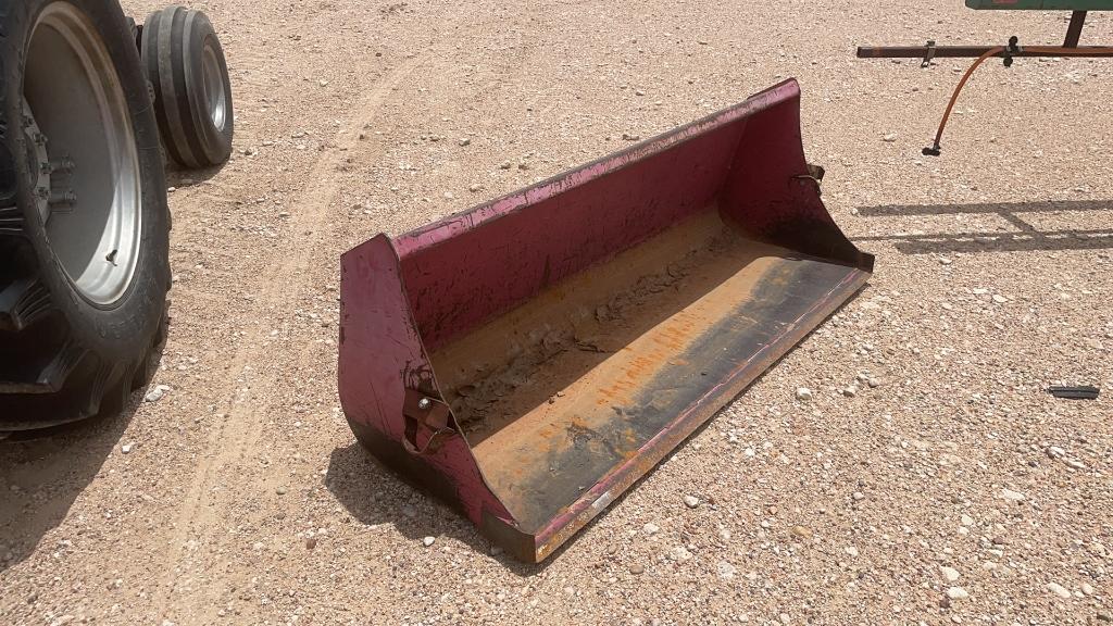 Loader bucket with skid steer style attachment