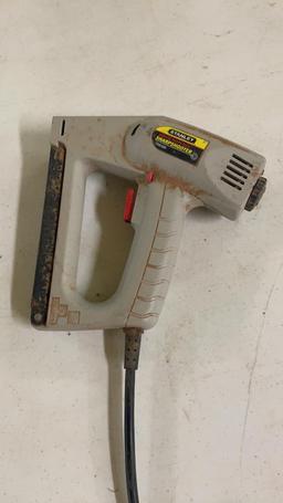 Electric staple gun