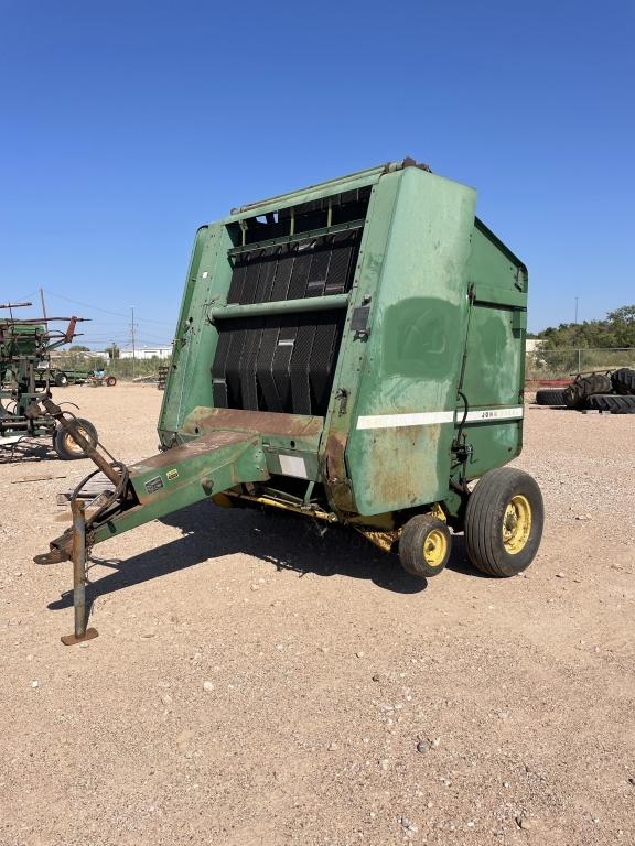 JD 530 Baler.