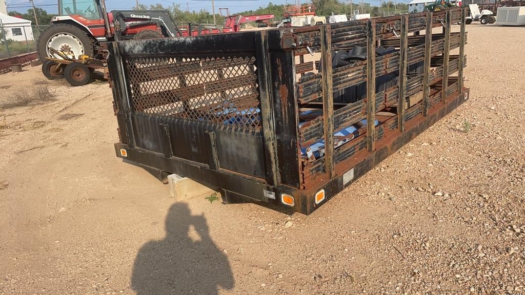 Truck bed with side boards