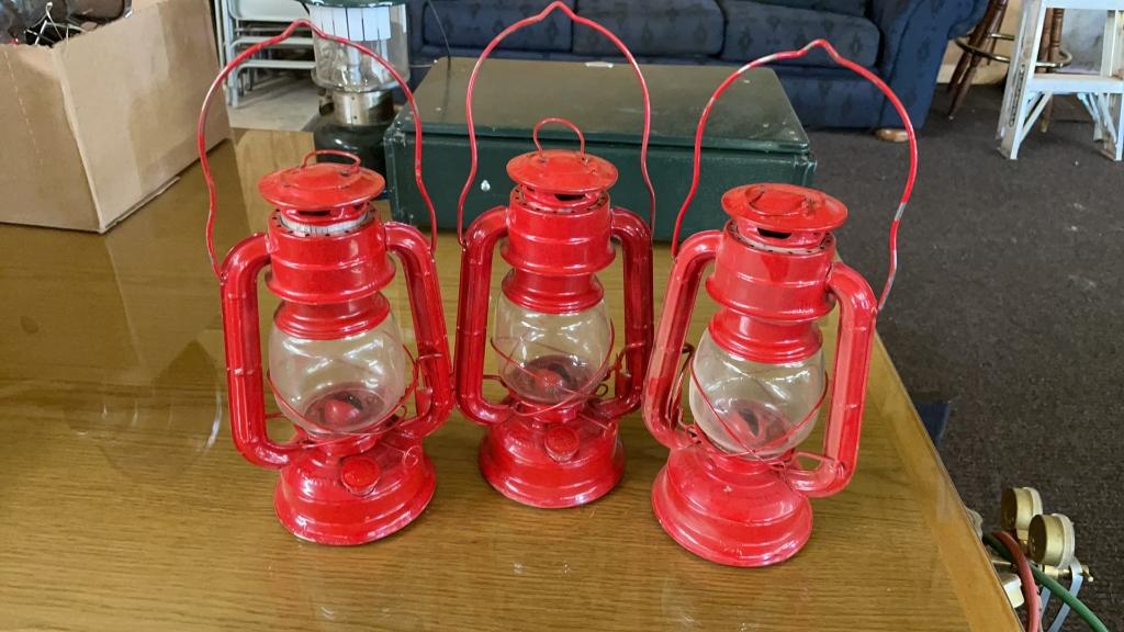 Lot of 3 red lanterns