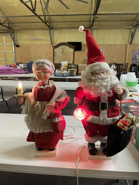 Illuminated animated Santa & Mrs. Claus