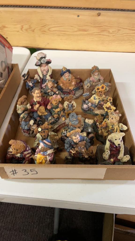 Box of Boyds Bears & Friends figurines &