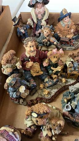Box of Boyds Bears & Friends figurines &