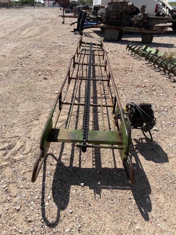 Hay bale elevator