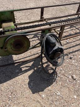 Hay bale elevator