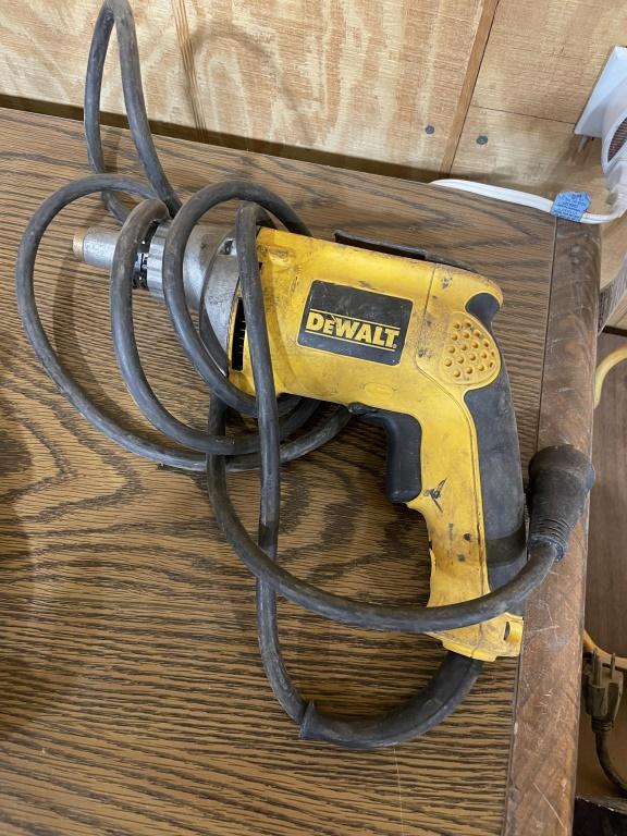 DeWalt screw gun