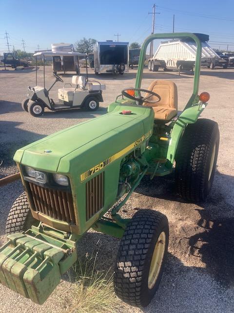 JD 750 Tractor