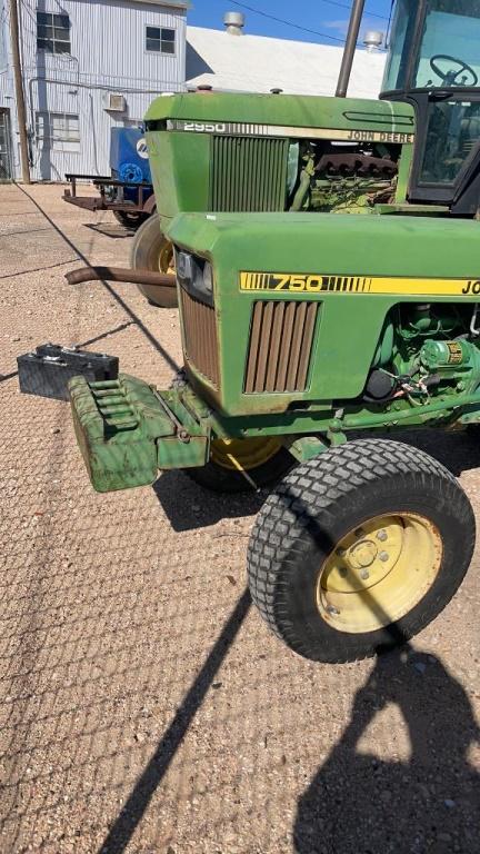 JD 750 Tractor