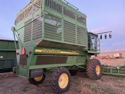 JD 7460 Cotton Stripper