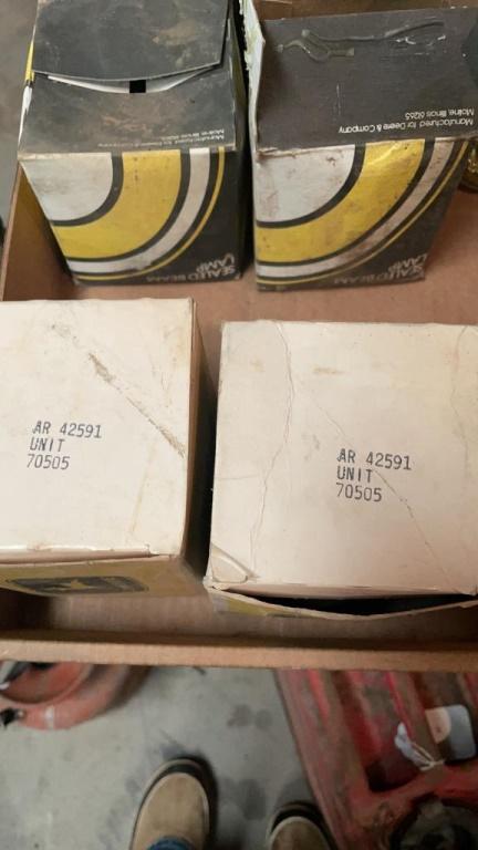 Box of misc worklight bulbs