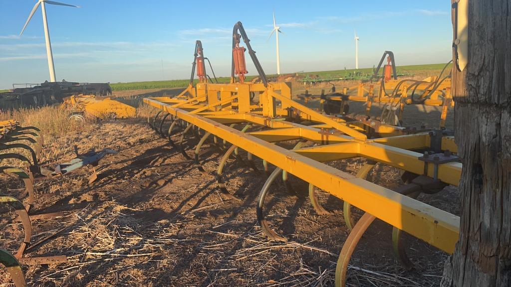 32’  Brown Brothers 3-bar Chisel plow