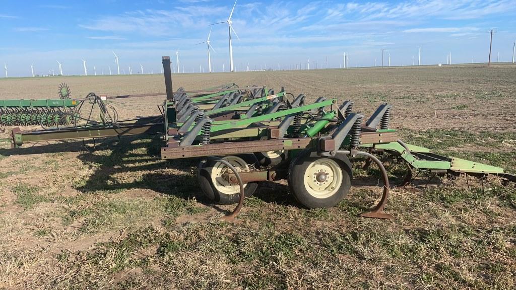 JD 610 30’ Field cultivator