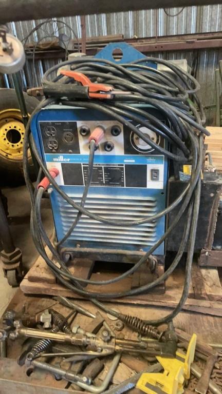 Miller AEA 200 LE welder