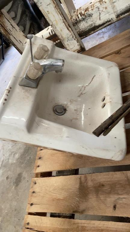 Lot of 2 sinks