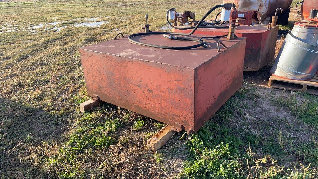 Large fuel tank with pump