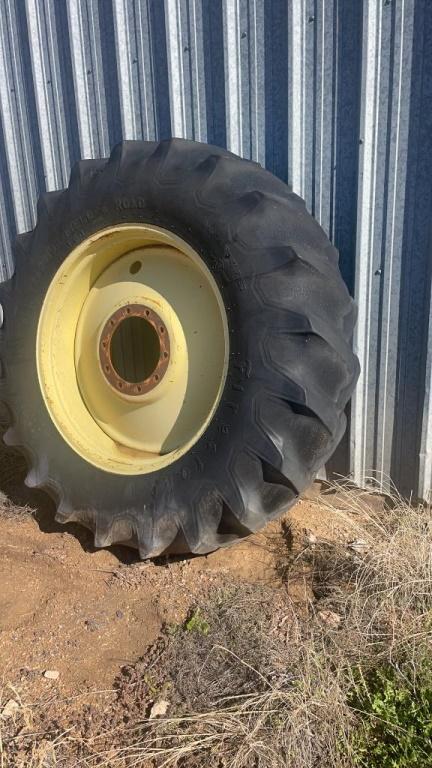 20.8-38 tractor tire & Rim