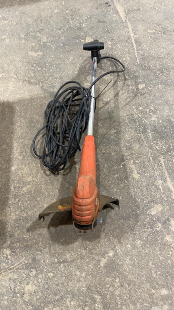 Black & Decker electric weedeater w/cord