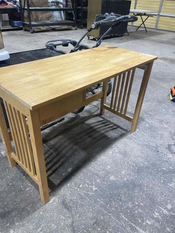 Wooden work table