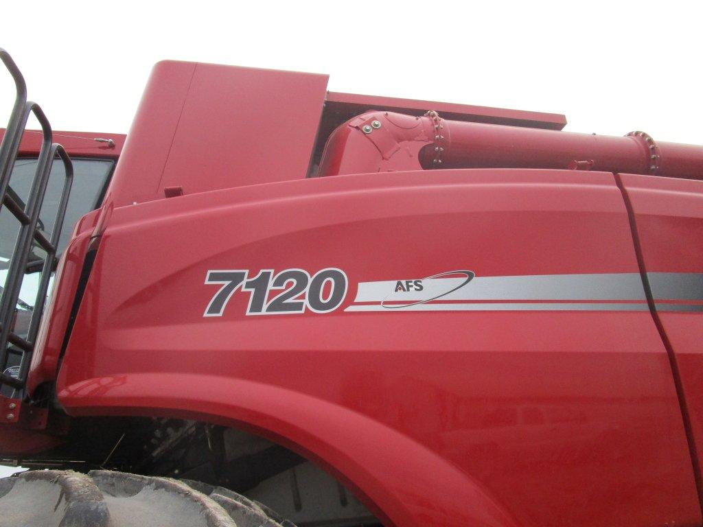 2011 CASE IH 7120 Combine