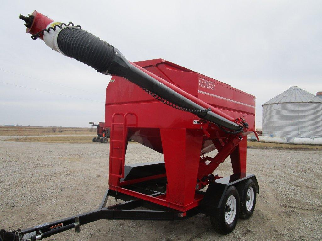 2011 PATRIOT 220 Seed Tender