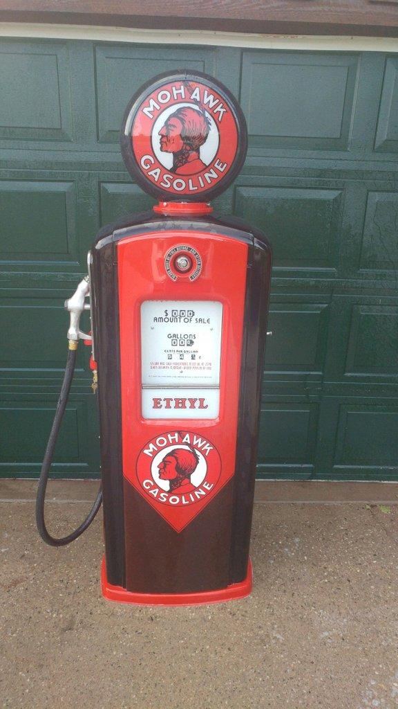 Bennett 746 Mohawk Gas Pump