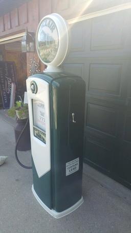 Bennett 746 Sinclair Opaline Gas Pump